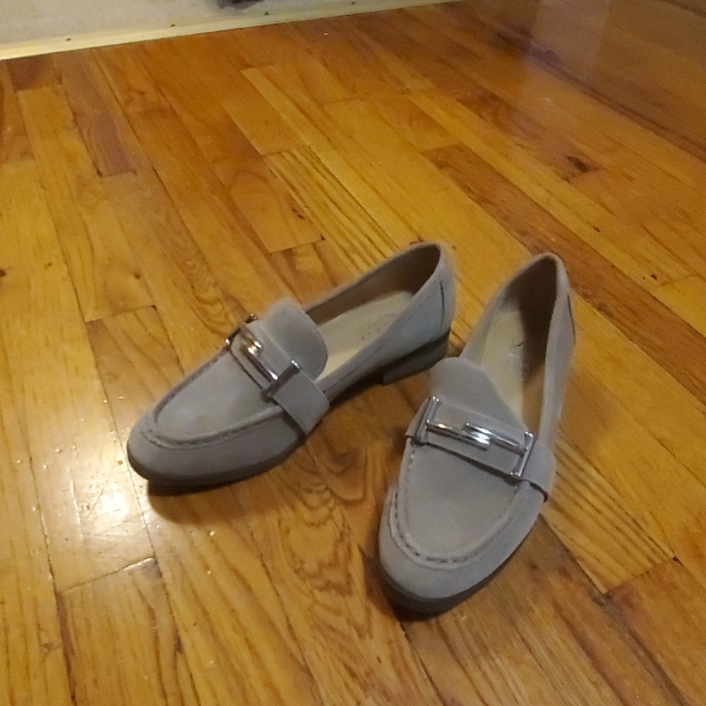 Women's dress shoes.